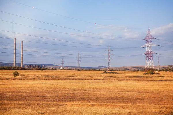 Líneas Eléctricas Alto Voltaje Campo Agrícola — Foto de Stock