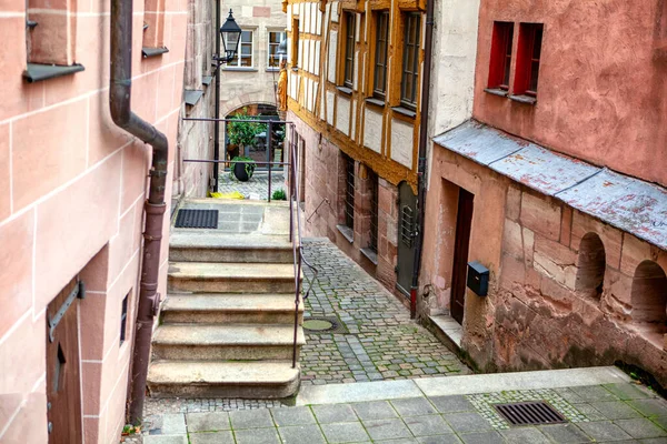 巴伐利亚古城街道 有楼梯 中世纪旅游区 — 图库照片