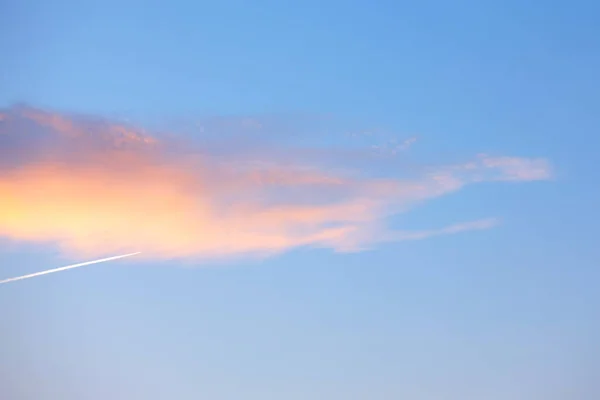 Linha Avião Céu Azul Manhã — Fotografia de Stock