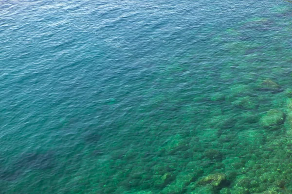 Uitzicht Zee Helder Water Met Stenen Bodem — Stockfoto