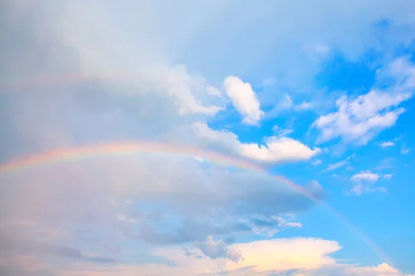 Dupla Rainbow High Felhőkben Természetes Jelenségek Esővel Nappal — Stock Fotó