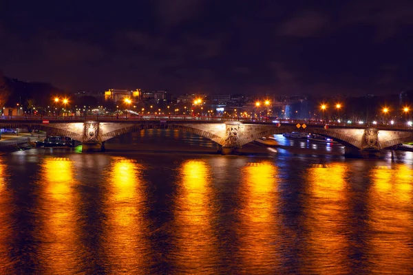 Pont Des Invalides Iluminação Noturna Vista Noturna Rio Sena Ponte — Fotografia de Stock