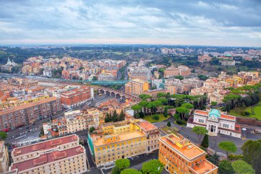 Roma ve Vatikan 'ın havadan görünüşü. St. Peter Bazilikasından Görünüm