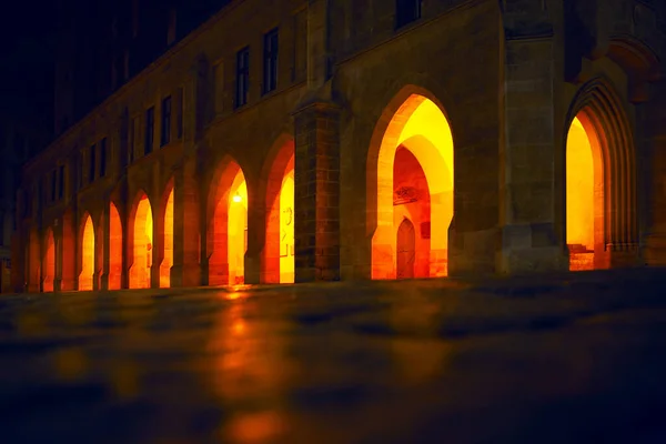 中古时代的走廊 夜色明亮 — 图库照片