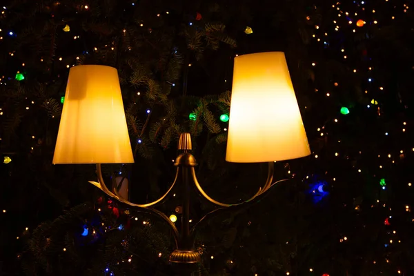 吊灯圣诞装饰 夜灯与除夕夜 — 图库照片