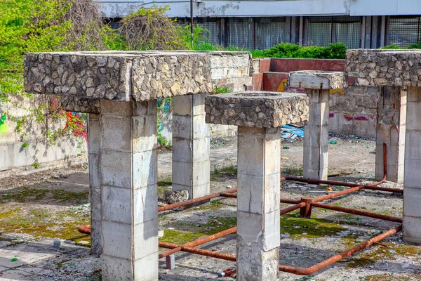 Fuente Destruida Con Columnas Ciudad — Foto de Stock