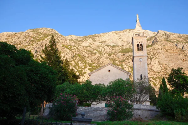 Εκκλησία Του Αγίου Ευσταθίου Στην Ακτή Του Κόλπου Kotor — Φωτογραφία Αρχείου