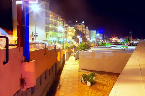 Cattolica Italian Town Nighttime 沿海旅馆的照明 — 图库照片