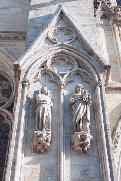 Скульптуры Стене Церкви Декоративные Скульптуры Святых — стоковое фото