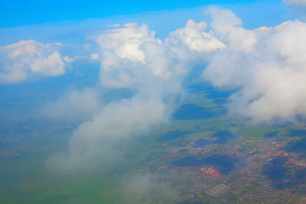 Voando Sobre Nuvens Vista Aérea Cidade — Fotografia de Stock