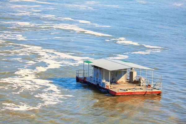 Pequeño Ferry Pasajeros Agua Que Fluye —  Fotos de Stock