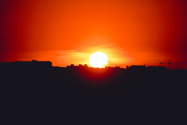 Sol Tocando Horizonte Durante Puesta Del Sol — Foto de Stock