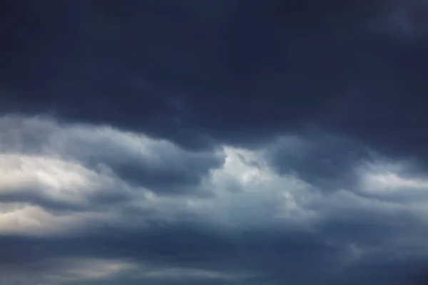Mörka Moln Bakgrund Himmel Före Regn — Stockfoto
