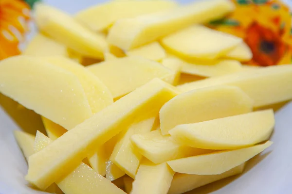 Batatas Fatiadas Prontas Para Fritar — Fotografia de Stock