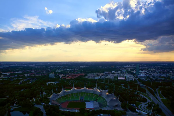 Monachium Olympiapark Widok Powietrza Zmierzchu Piękne Chmury Nad Miastem — Zdjęcie stockowe