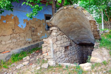 Eski şarap mahzeninin kalıntıları. Antik çağlardan kalma depo