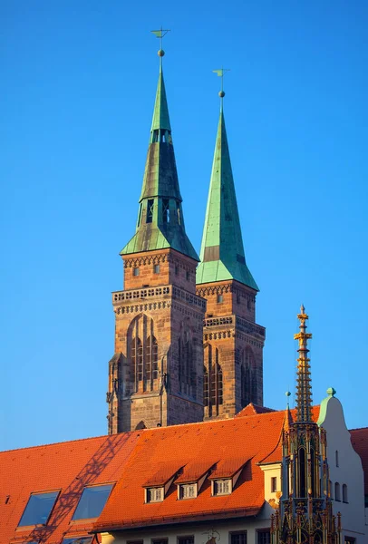 Vue Deux Flèches Cathédrale Sebald Nuremberg Allemagne Église Luthérienne Vue — Photo