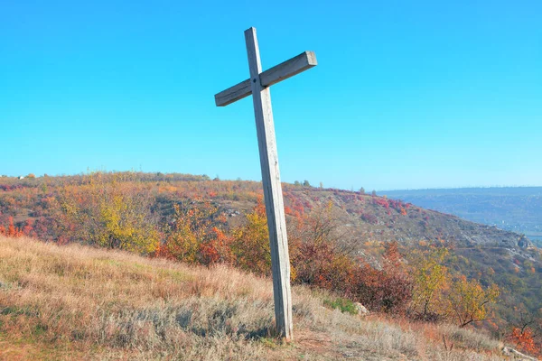 Осенний Пейзаж Деревянным Крестом Холме — стоковое фото