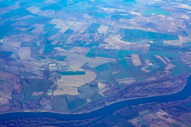 Tuna Nehri ve tarlalarının havadan görünüşü 
