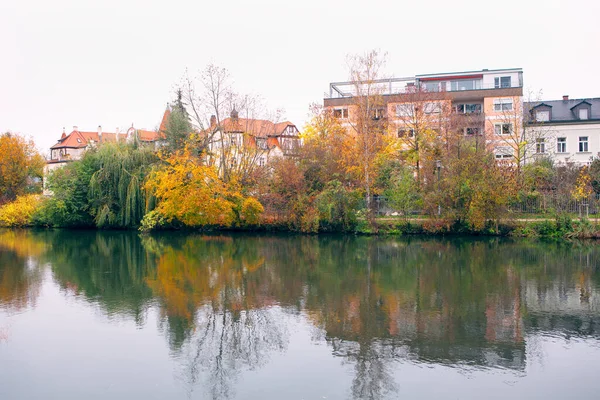 Dzielnica Mieszkalna Nad Brzegiem Rzeki Bamberg — Zdjęcie stockowe