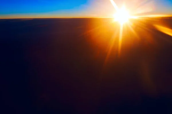 Солнце Над Темными Облаками Вид Солнце Большой Высоты — стоковое фото