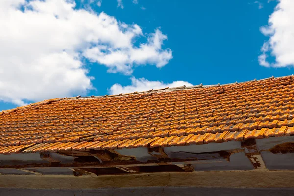 Kallat Tak Över Gamla Rustika Hus — Stockfoto