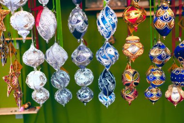 Noel topları sallanan yeni yıl pazarı 