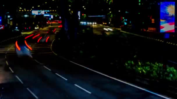 Verkeer in de stad. Avenue 4k Time-Lapse, Night. Zwaar verkeer stroomt met wazig beweging. Schemering. — Stockvideo