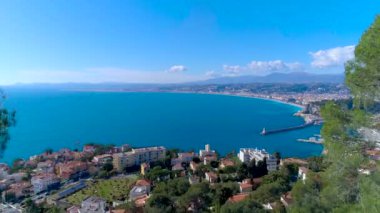 Havadan görünümü güzel Fransa promenade, Akdeniz ve Havaalanı görünümü. Şehir panorame. Uçak 4k video