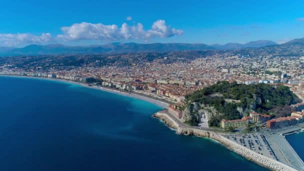 Vista aérea de Nice França calçadão, Mar Mediterrâneo e vista do aeroporto. Panorama da cidade. Drone 4K vídeo — Vídeo de Stock