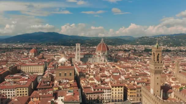 Luchtfoto van Florence stad en de kathedraal van Santa Maria del Fiore 4k Drone Video — Stockvideo