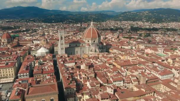 A légi felvétel a Florence city és a székesegyház a Santa Maria del Fiore 4k Drone videó — Stock videók