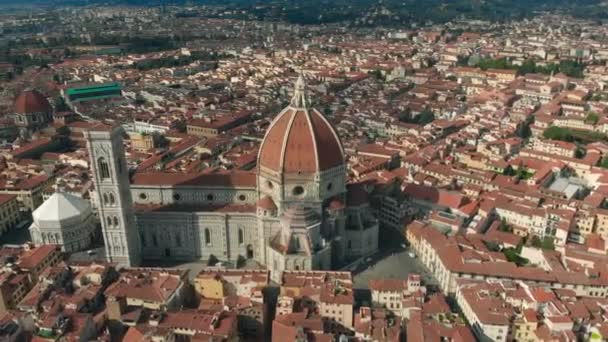 A légi felvétel a Florence city és a székesegyház a Santa Maria del Fiore 4k Drone videó — Stock videók