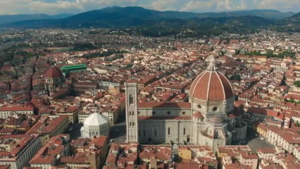 Vista aérea da cidade de Florença e Catedral de Santa Maria del Fiore Vídeo Drone 4K — Vídeo de Stock