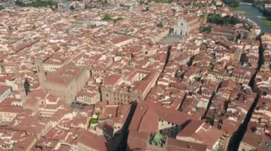 Santa Croce Kilisesi ve Santa Croce Plazza İtalya ile eski şehir Floransa Hava cityscape görünümü. 4 k dron vide.
