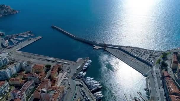 Flygfoto över Marina port och hamnen med lyxiga yachter i Port de Nice i Frankrike 4k — Stockvideo