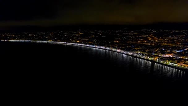 4K antenn Hyperlapse Night Nice Frankrike strandpromenad, Medelhavet utsikt. Night City flygvy. — Stockvideo