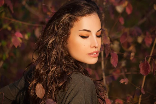 Mooie Jonge Vrouw Zonnige Herfstdag Schoonheid Portret — Stockfoto