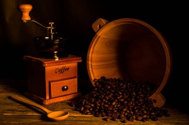 Kahve öğütücüsü ve kahve çekirdeği