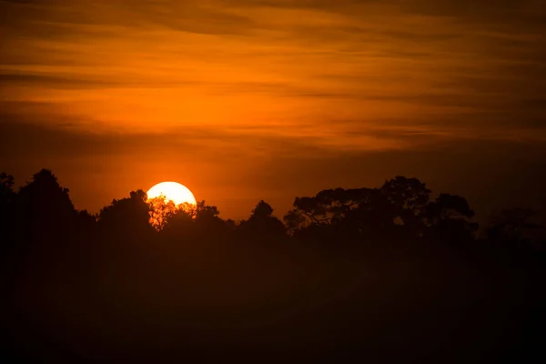 Dramatisk Solnedgång Himmel Över Berg — Stockfoto