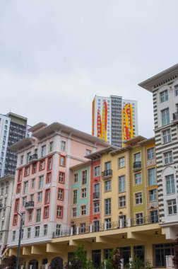 Renkli parlak yaz İtalyan Portofino tarzı binalar, Moskova, Rusya