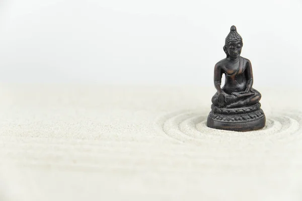 Будда Абстрактный Дзен Рисуют Белом Песке Концепция Гармонии Баланса Медитации — стоковое фото