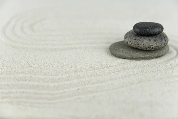 Jardín Zen Pirámides Piedras Zen Blancas Grises Sobre Arena Blanca — Foto de Stock