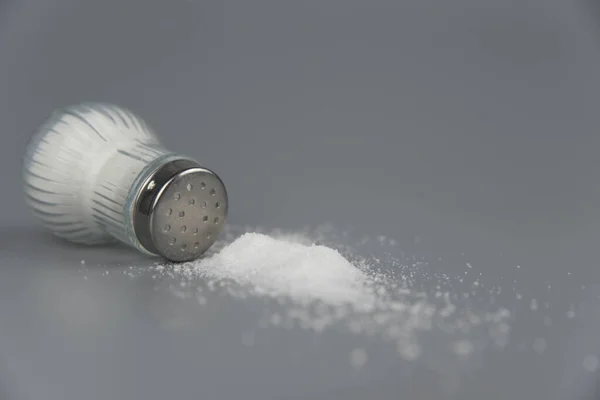 Hög Salt Från Saltshaker Koncept Överdrivet Saltintag Och Vit Död — Stockfoto