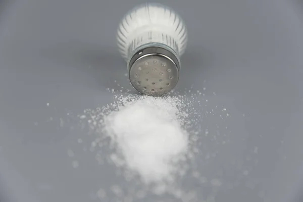 Hög Salt Från Saltshaker Koncept Överdrivet Saltintag Och Vit Död — Stockfoto