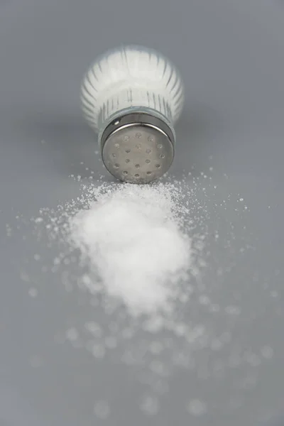 Hög Salt Från Saltshaker Koncept Överdrivet Saltintag Och Vit Död — Stockfoto