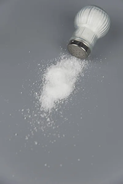 Hög Salt Från Saltshaker Koncept Överdrivet Saltintag Och Vit Död — Stockfoto