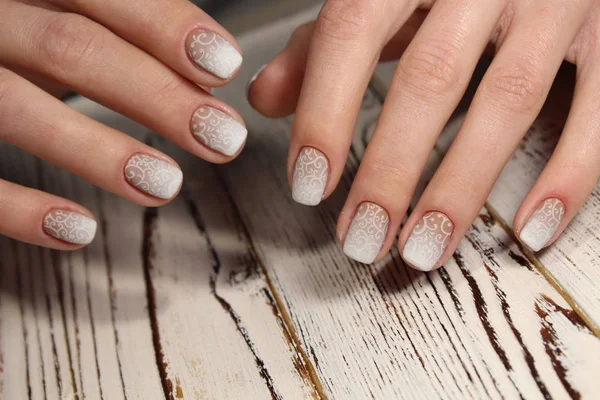 Manicure Francuski Ślub Kwiaty Koraliki — Zdjęcie stockowe