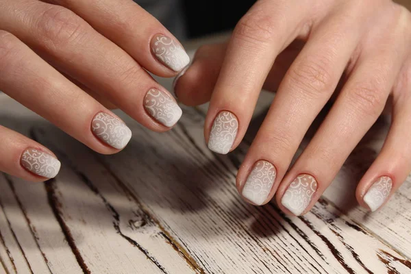 Delikatny French Manicure Stary Stół — Zdjęcie stockowe