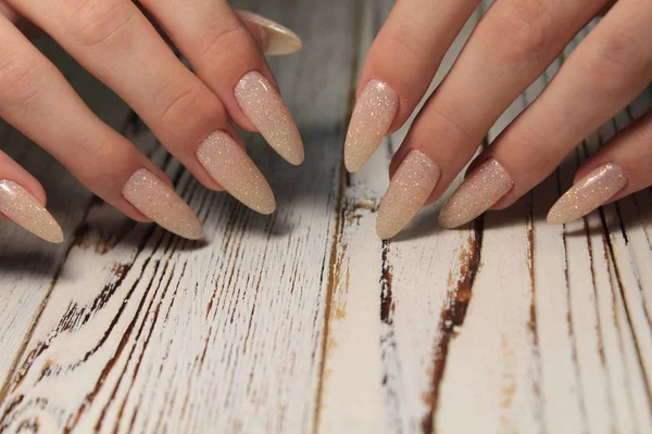 Schöne Nageldesign Auf Weiblichen Händen Auf Dem Hintergrund — Stockfoto